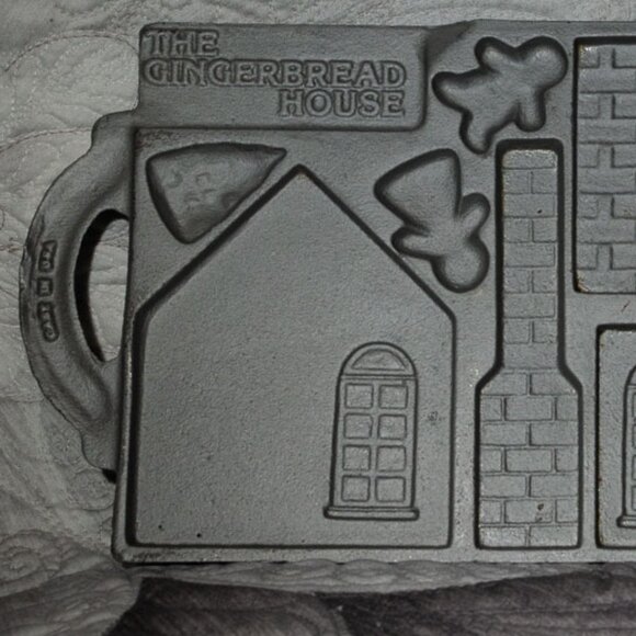 Gingerbread House Cookie Molds - Picture 2 of 2